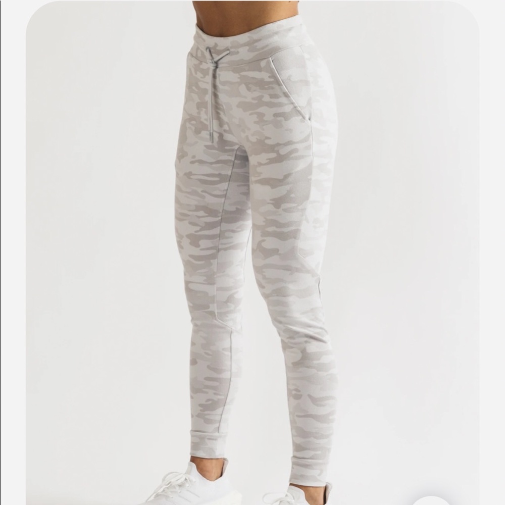 Alphalete Silver Camo Jogger M